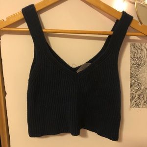 ✨Shop sale!💕BOGO 1/12✨ Dark blue tank top cropped